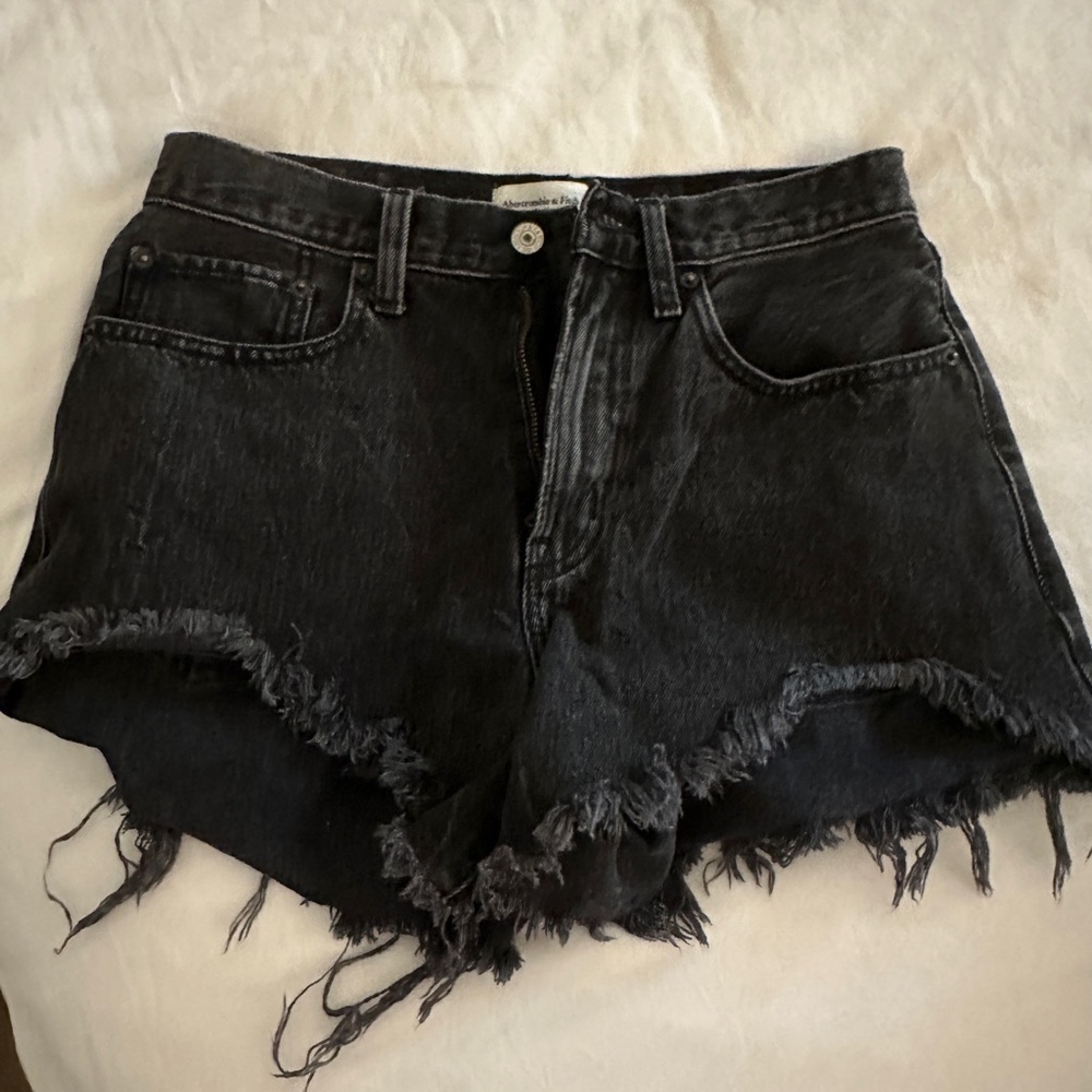 Abercrombie mid rise boyfriend shorts